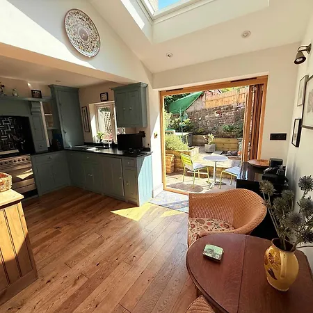 Charming Victorian House With Garden *