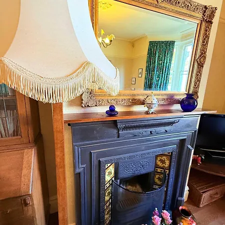 Σπίτι διακοπών Charming Victorian House With Garden