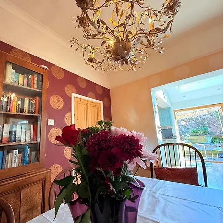 Σπίτι διακοπών Charming Victorian House With Garden *