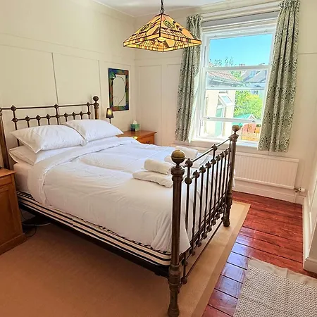 Charming Victorian House With Garden Bristol