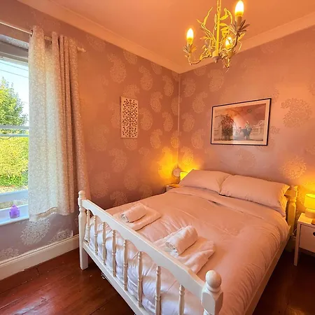 Charming Victorian House With Garden * Bristol