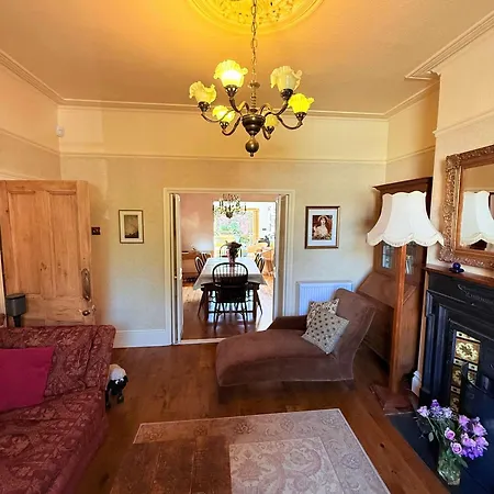 Сasa de vacaciones Charming Victorian House With Garden